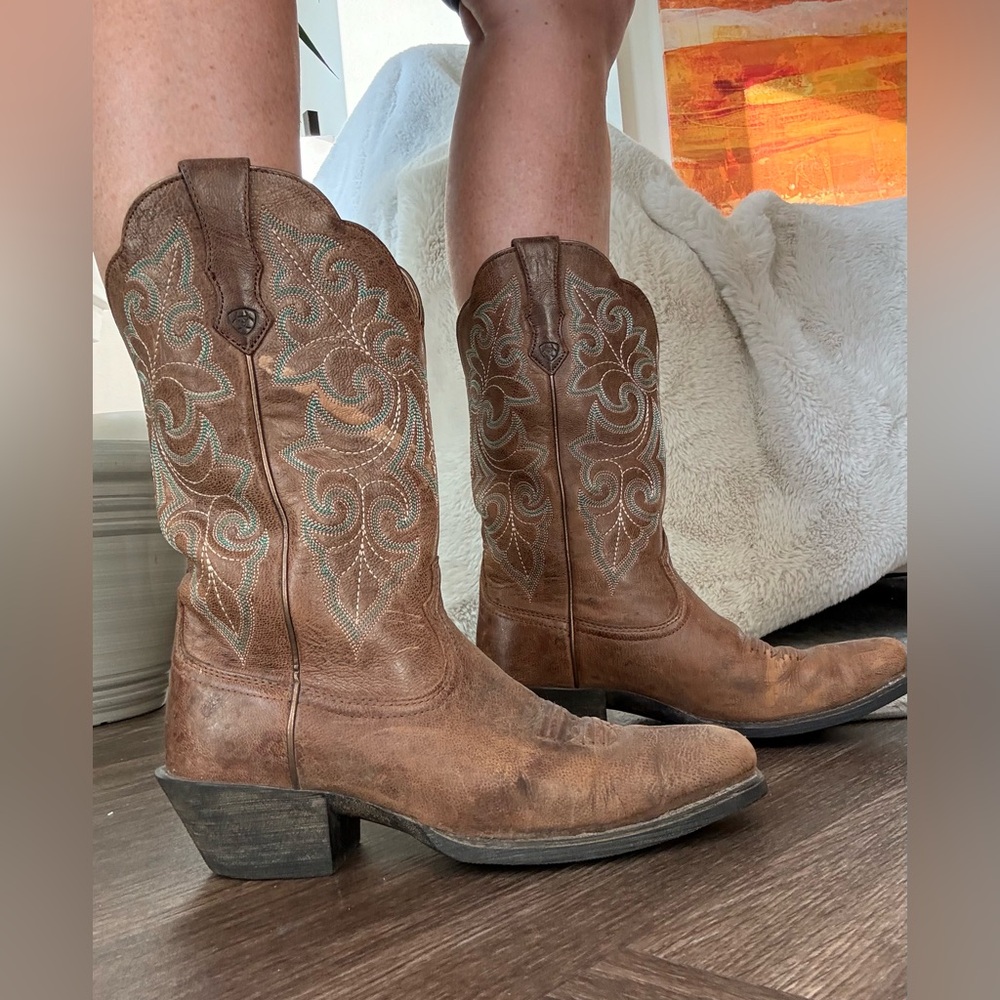 Women’s Ariat brown leather cowboy boots with turquoise embroidery